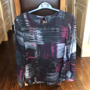 Light weight blouse by Vex. Size 44. Gently worn.